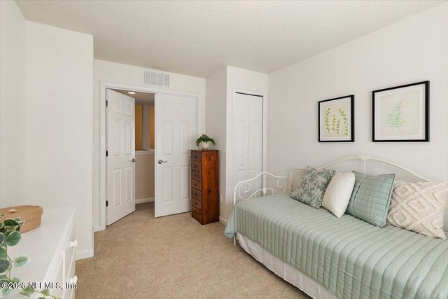 8686 LITTLE SWIFT Circle, Jacksonville, FL 32256