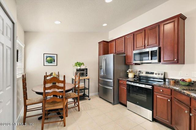 8686 LITTLE SWIFT Circle, Jacksonville, FL 32256