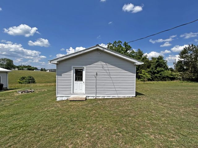 2065 Austin Rd, Lafayette, TN 37083