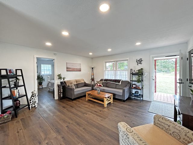 2065 Austin Rd, Lafayette, TN 37083