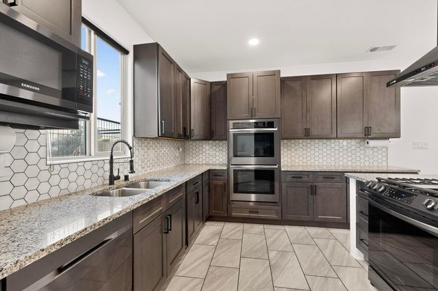 3930 Jaxson Lane, Santa Fe, NM 87507