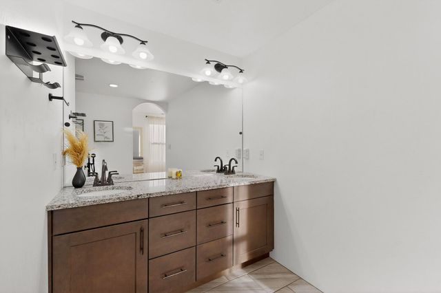 3930 Jaxson Lane, Santa Fe, NM 87507