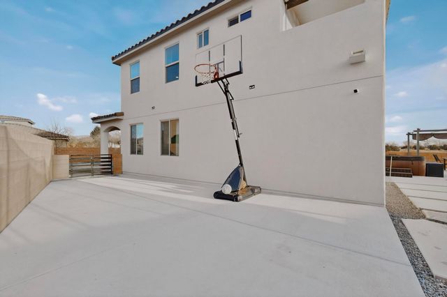 3930 Jaxson Lane, Santa Fe, NM 87507