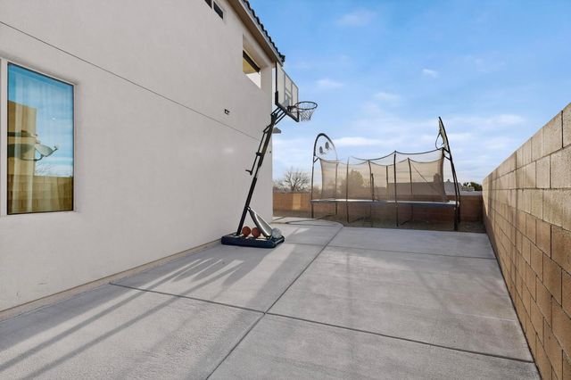 3930 Jaxson Lane, Santa Fe, NM 87507