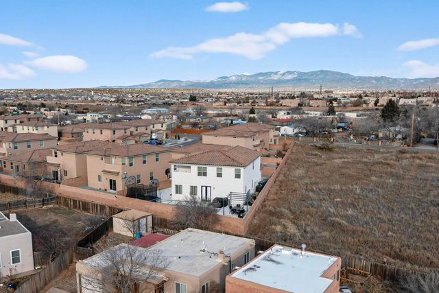 3930 Jaxson Lane, Santa Fe, NM 87507