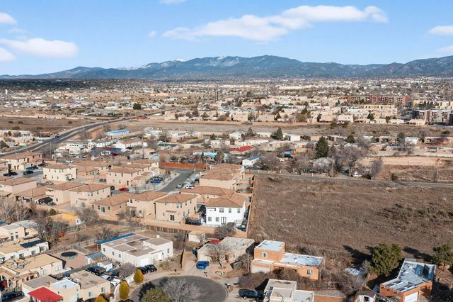 3930 Jaxson Lane, Santa Fe, NM 87507