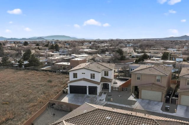 3930 Jaxson Lane, Santa Fe, NM 87507