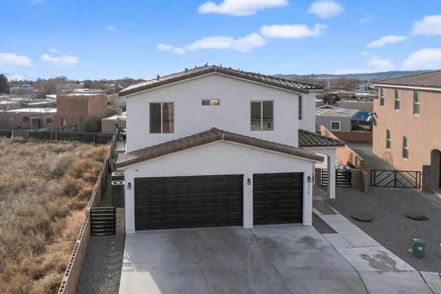3930 Jaxson Lane, Santa Fe, NM 87507