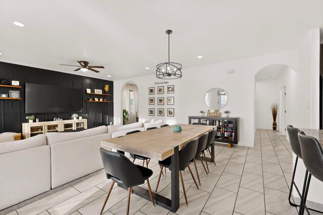 3930 Jaxson Lane, Santa Fe, NM 87507