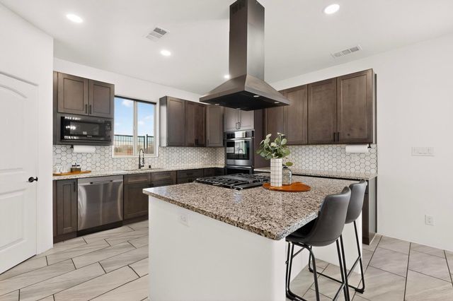 3930 Jaxson Lane, Santa Fe, NM 87507