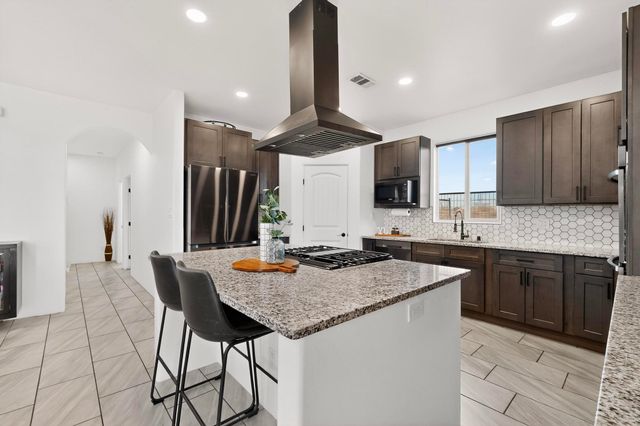 3930 Jaxson Lane, Santa Fe, NM 87507