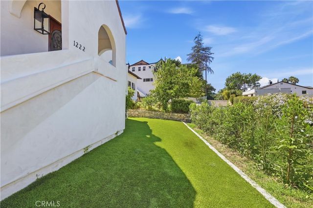 1222 Princeton Drive, Glendale, CA 91205