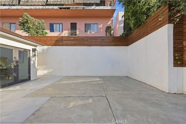 1222 Princeton Drive, Glendale, CA 91205