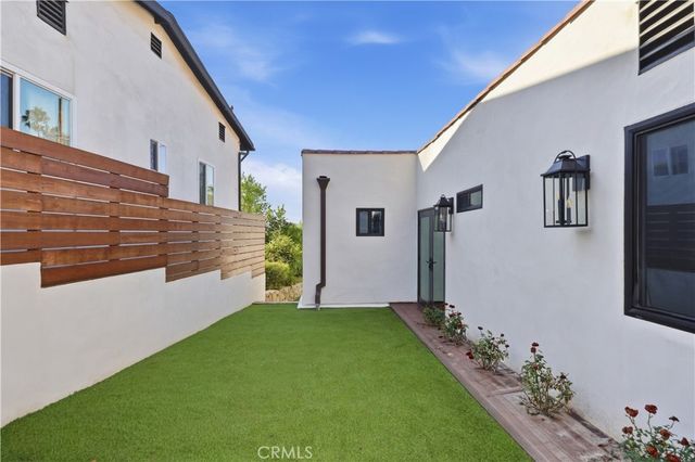 1222 Princeton Drive, Glendale, CA 91205