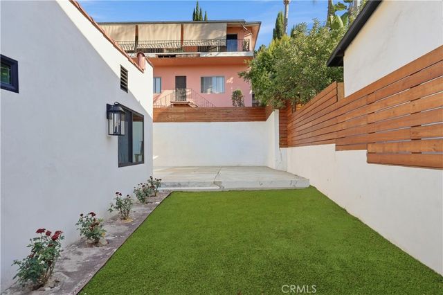 1222 Princeton Drive, Glendale, CA 91205