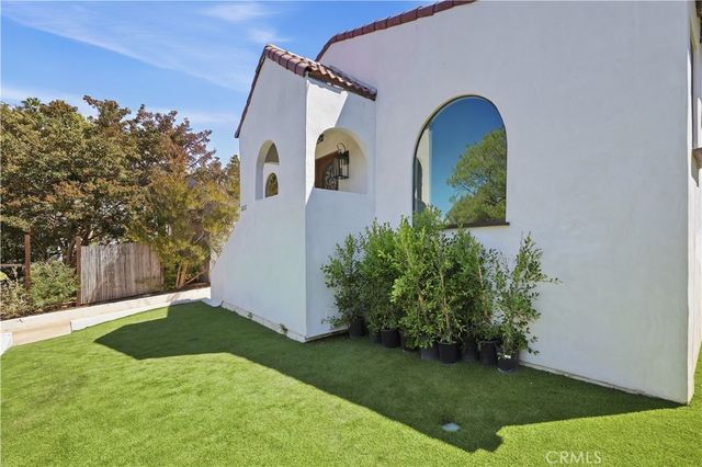 1222 Princeton Drive, Glendale, CA 91205