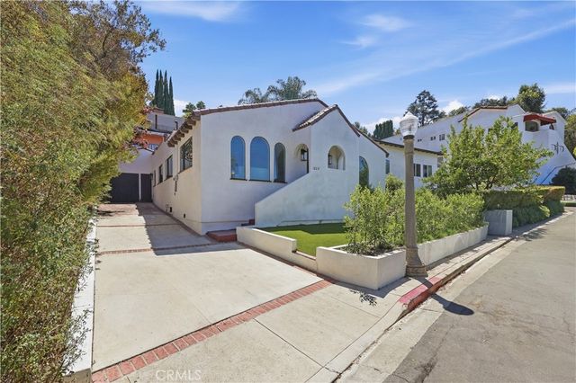 1222 Princeton Drive, Glendale, CA 91205