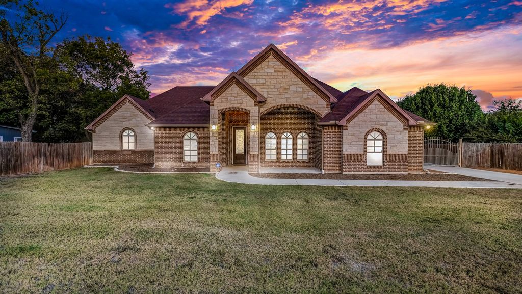 200 Waynell Street, White Settlement, TX 76108