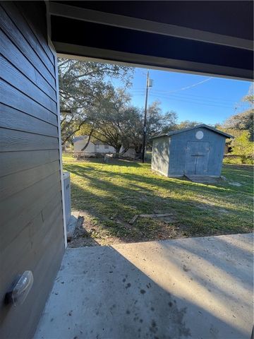 911 Heron Lane, Rockport, TX 78382