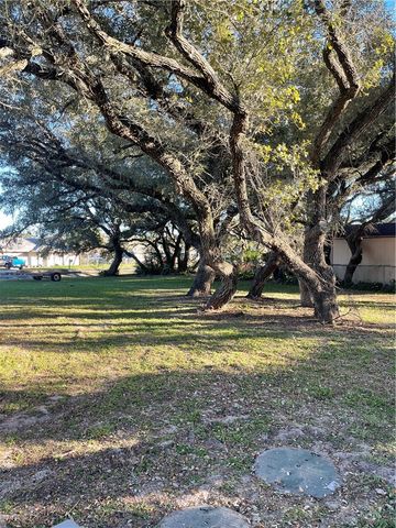 911 Heron Lane, Rockport, TX 78382