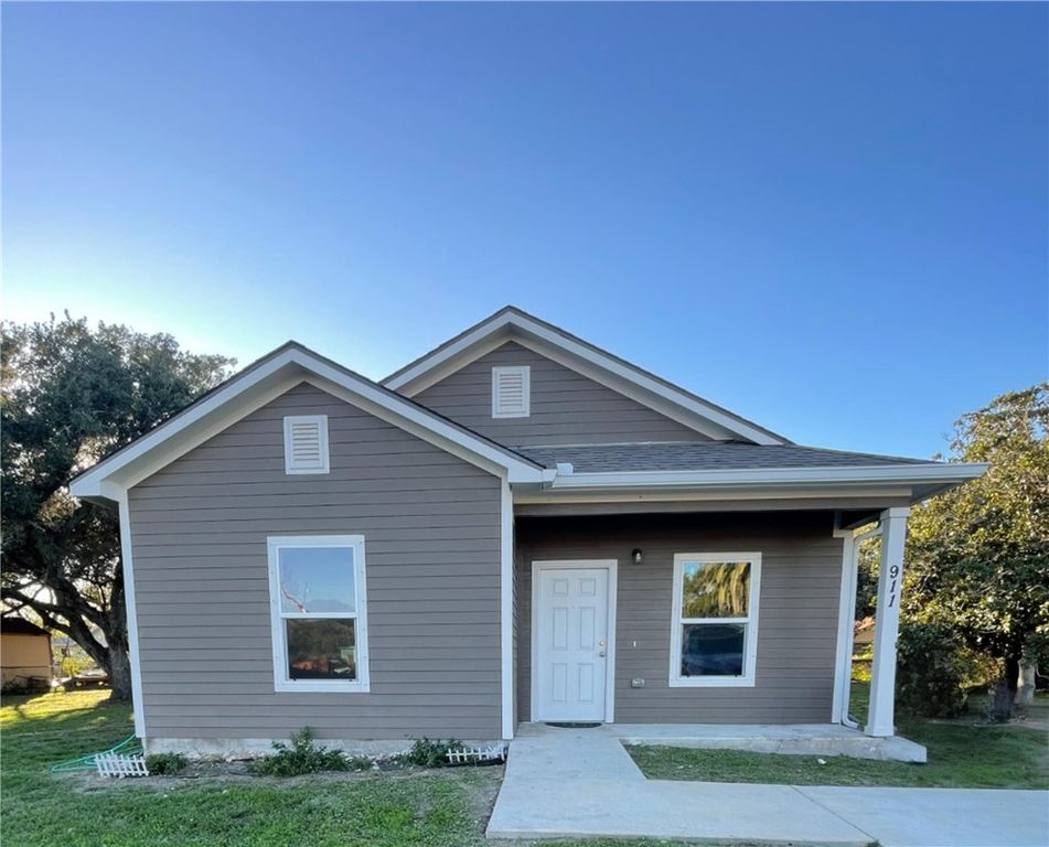 911 Heron Lane, Rockport, TX 78382