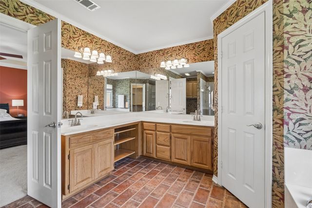 621 W Windsor Drive, Denton, TX 76207