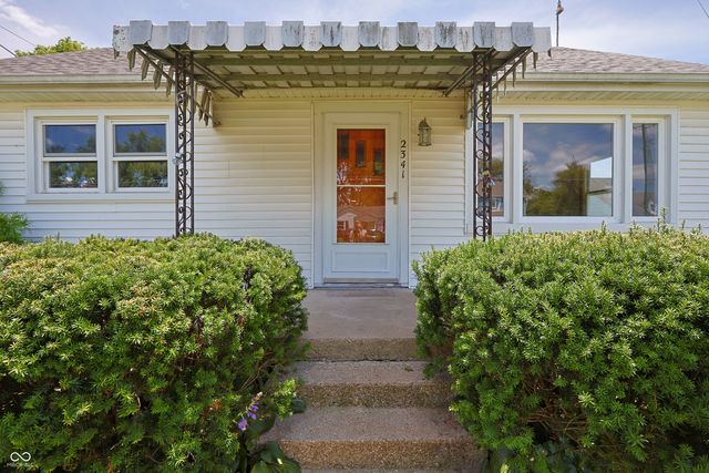 2341 Indiana Avenue, Columbus, IN 47201