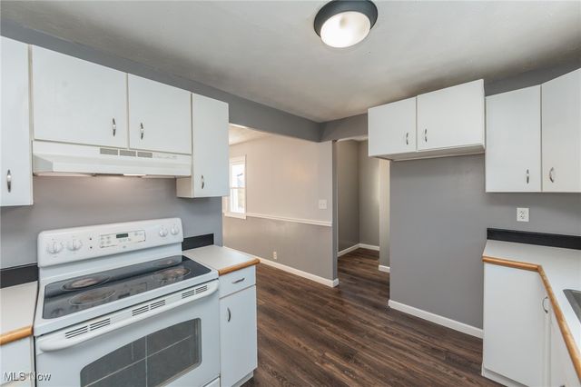 9852 Colfax Drive, Columbia Station, OH 44028