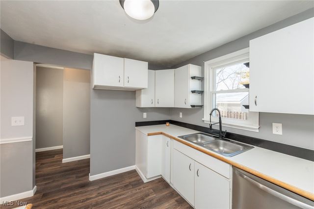 9852 Colfax Drive, Columbia Station, OH 44028