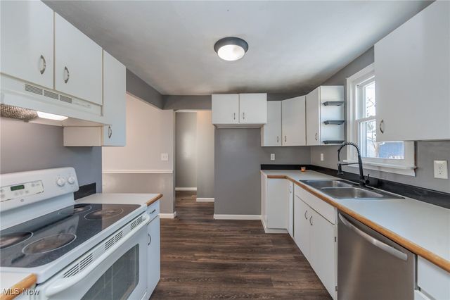 9852 Colfax Drive, Columbia Station, OH 44028