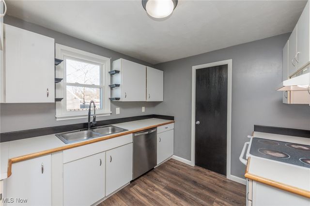 9852 Colfax Drive, Columbia Station, OH 44028