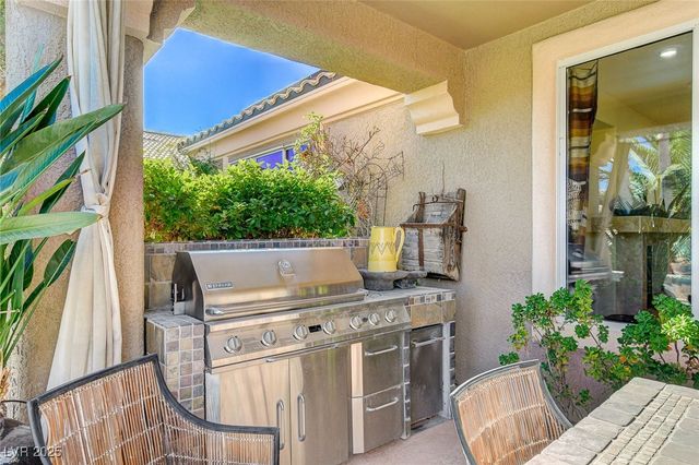 5152 Vincitor Street, Las Vegas, NV 89135