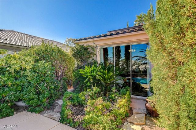 5152 Vincitor Street, Las Vegas, NV 89135