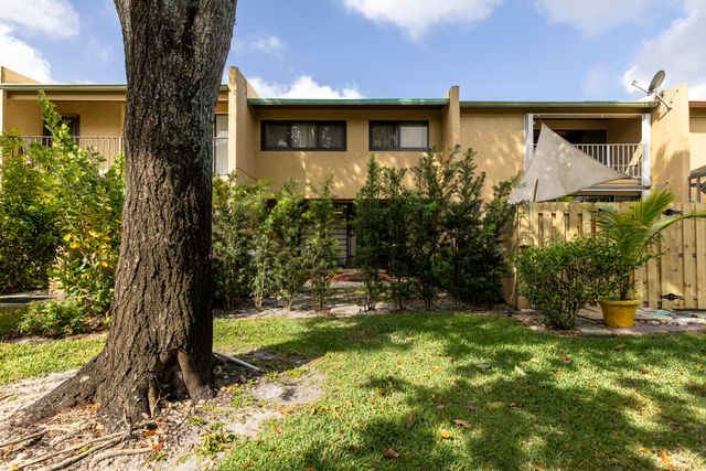 720 E Coco Plum Circle 5, Plantation, FL 33324