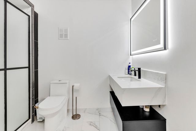 720 E Coco Plum Circle 5, Plantation, FL 33324