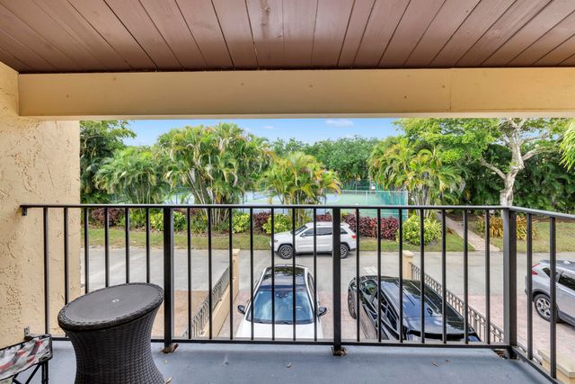 720 E Coco Plum Circle 5, Plantation, FL 33324