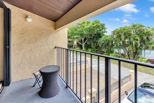 720 E Coco Plum Circle 5, Plantation, FL 33324