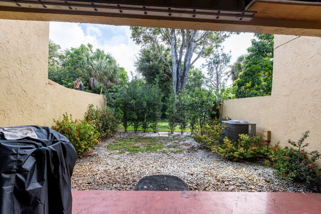 720 E Coco Plum Circle 5, Plantation, FL 33324