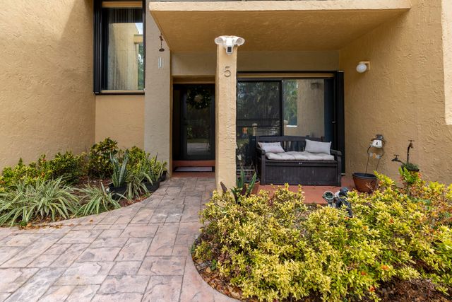 720 E Coco Plum Circle 5, Plantation, FL 33324