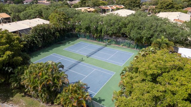 720 E Coco Plum Circle 5, Plantation, FL 33324