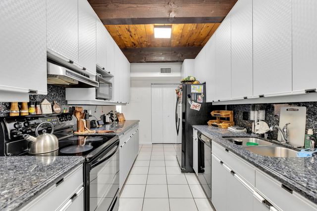 720 E Coco Plum Circle 5, Plantation, FL 33324