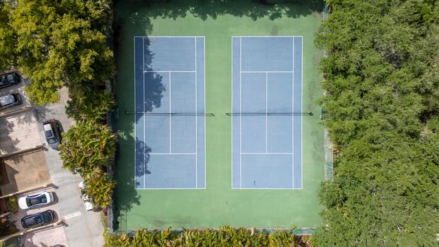 720 E Coco Plum Circle 5, Plantation, FL 33324