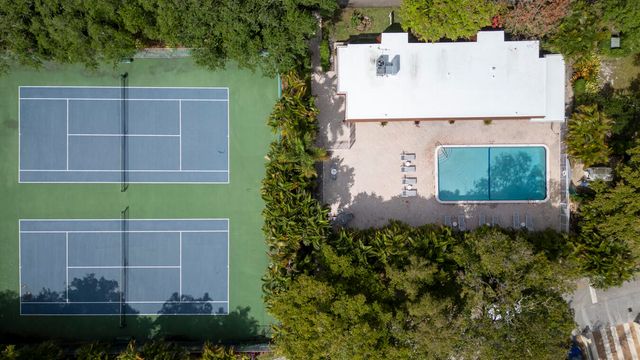 720 E Coco Plum Circle 5, Plantation, FL 33324