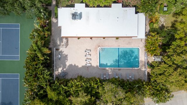 720 E Coco Plum Circle 5, Plantation, FL 33324