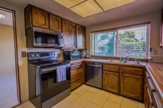 7447 Mills Grove Ct, Sacramento, CA 95828