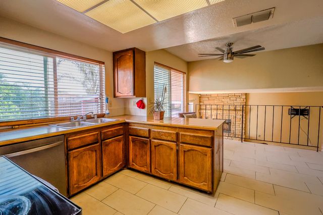 7447 Mills Grove Ct, Sacramento, CA 95828