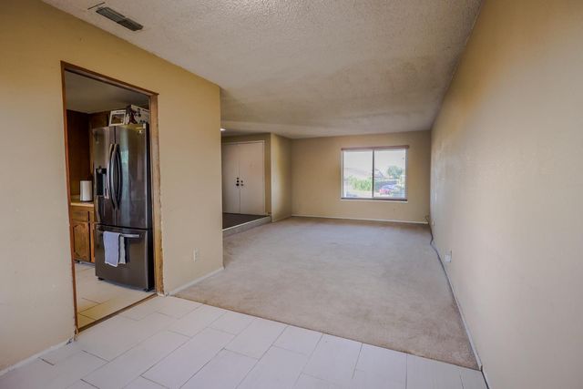 7447 Mills Grove Ct, Sacramento, CA 95828