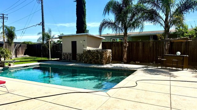 7447 Mills Grove Ct, Sacramento, CA 95828