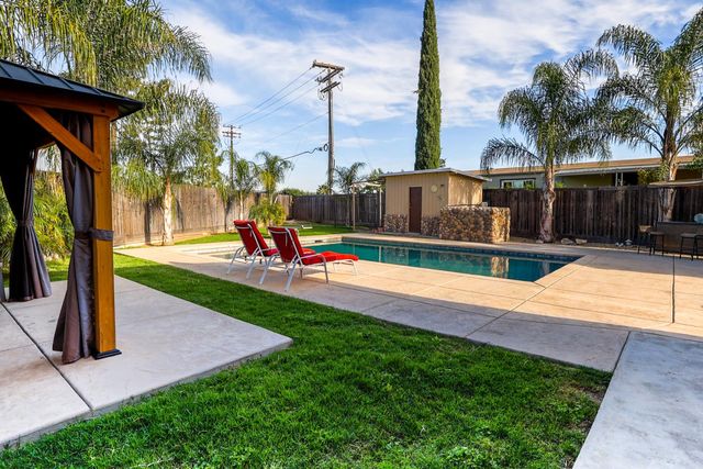 7447 Mills Grove Ct, Sacramento, CA 95828