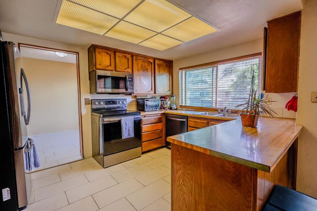 7447 Mills Grove Ct, Sacramento, CA 95828